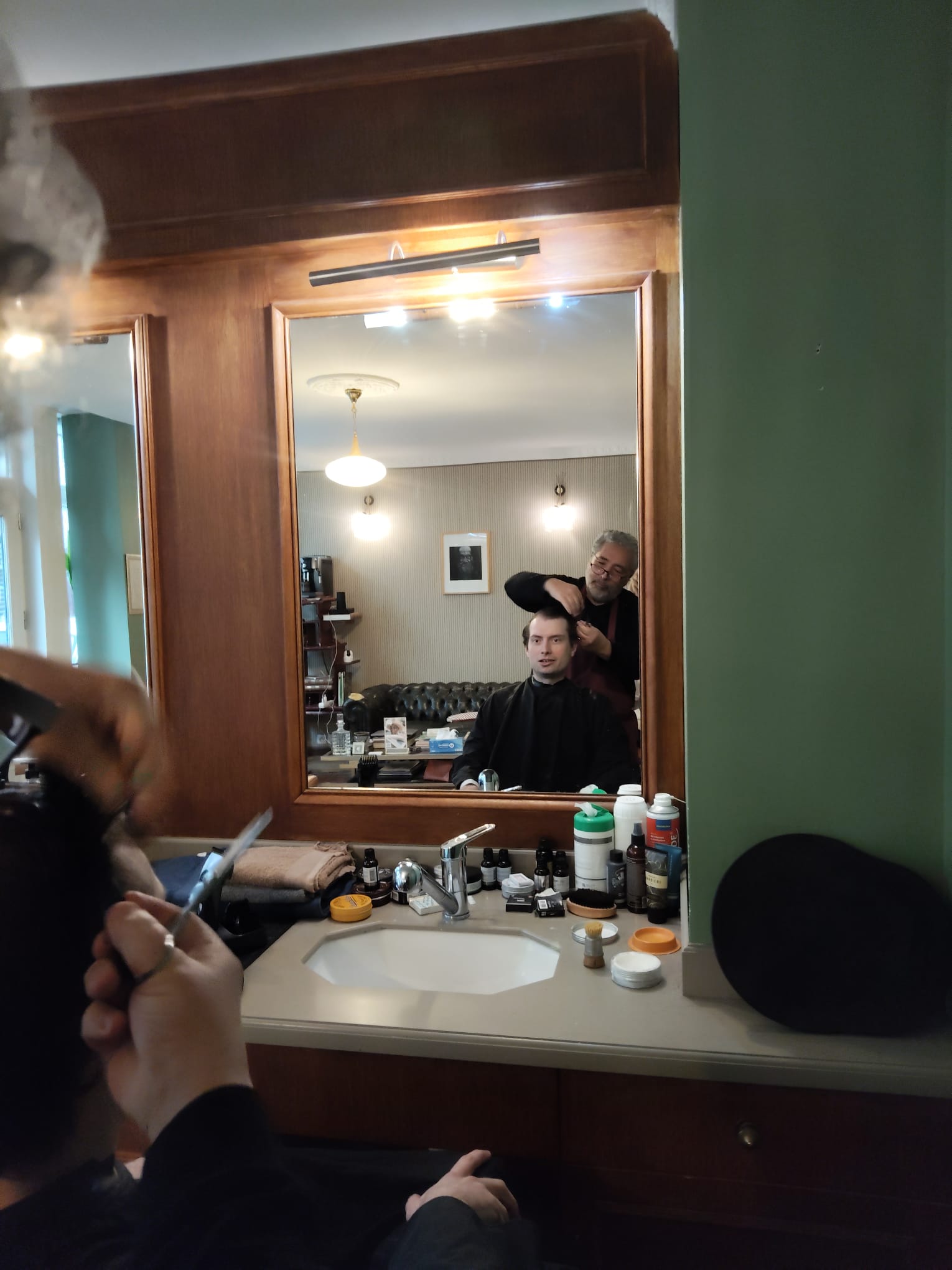Ambiance salon Apennins — rasage traditionnel