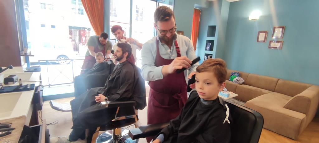 Salon Longchamp animé — coupes en cours, Paris 16e